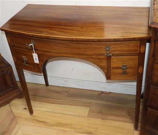 A Regency mahogany bow-fronted dressing table fitted three drawers W.87cm